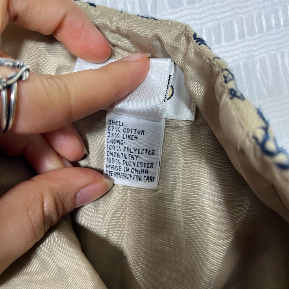 Talbots Women’s Linen/Cotton Tan and Navy Blue embroidered Slacks size 8 - Picture 8 of 9